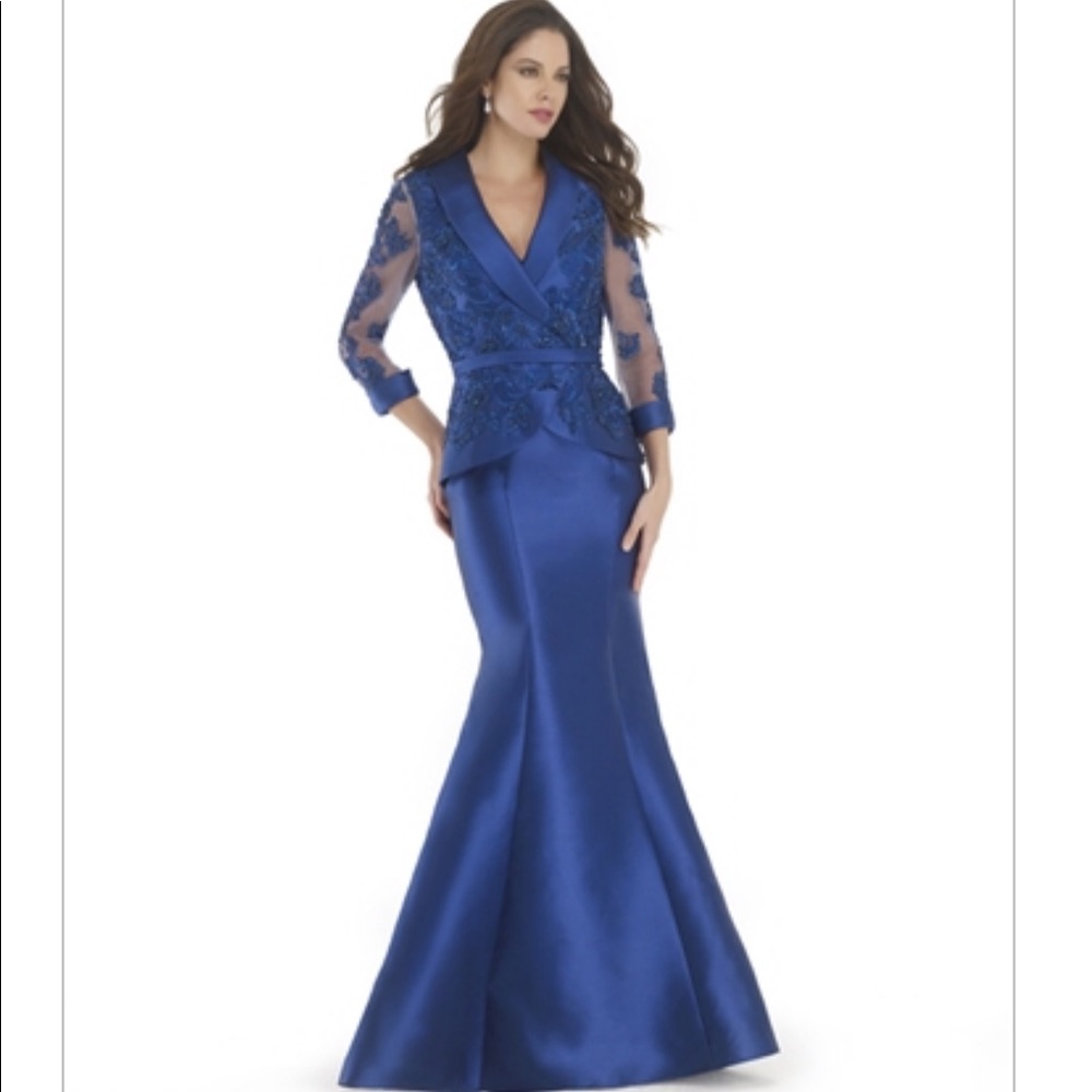 Morrell Maxie - Embroidered V-Neck Trumpet Dress